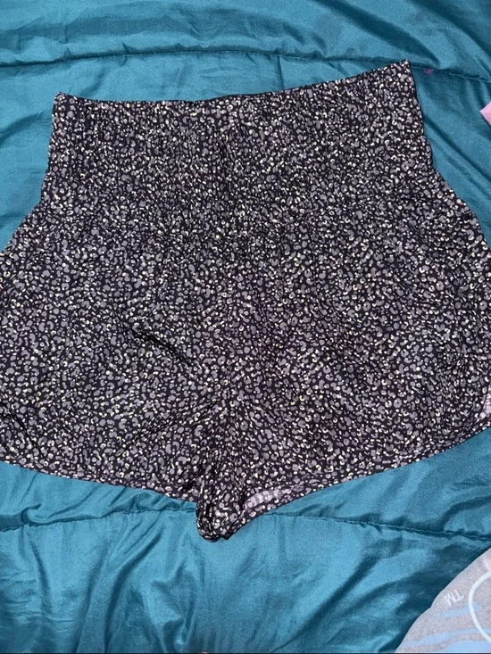 Lot of 6 - Women's Athletic Shorts - Built in Liners or Tights-Mixed designs - Picture 7 of 16